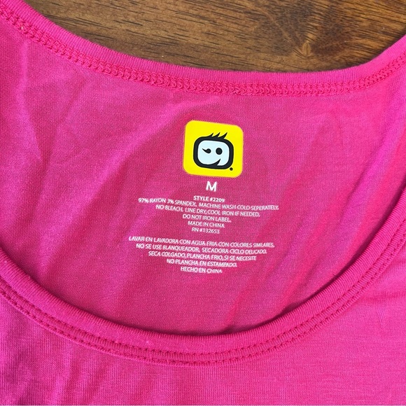 Wonder Wink slinky pink short sleeve tee t shirt size medium - Picture 2 of 5